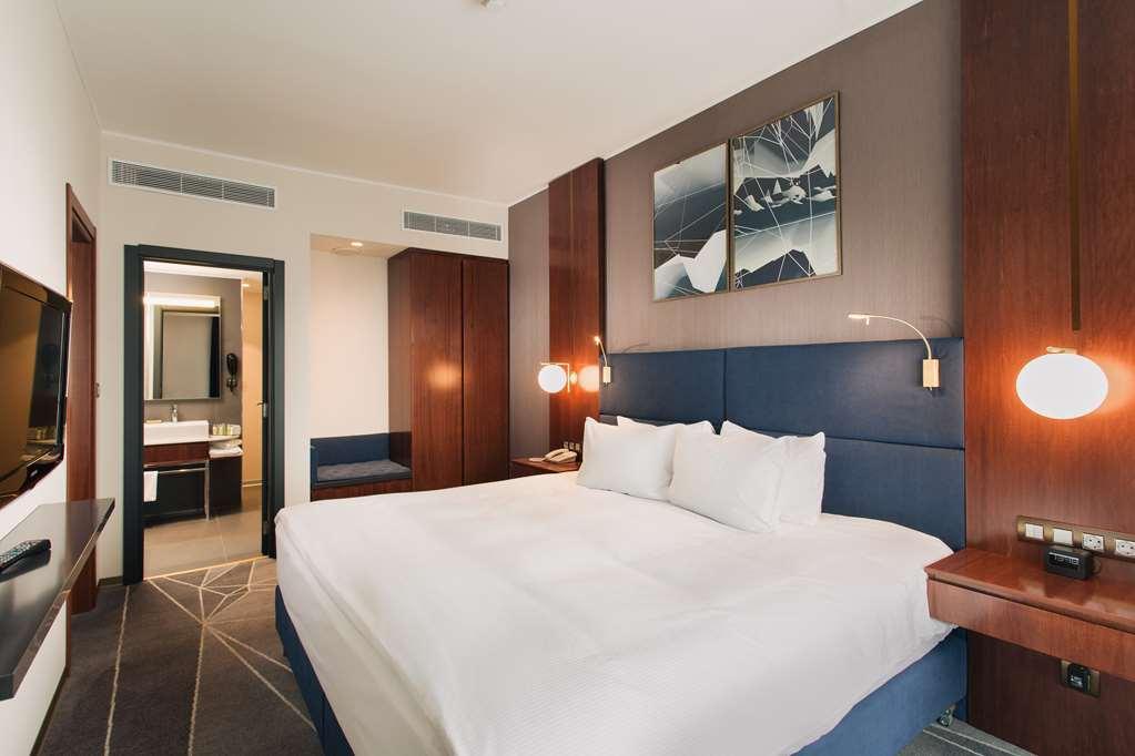 Doubletree By Hilton Hotel Cluj - City Plaza الغرفة الصورة